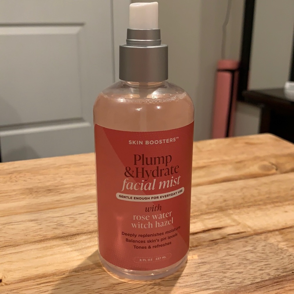 NWT Vegan Plump & Hydrate Toning spray!